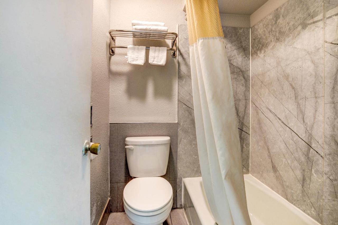 Oyo Hotel Lake Charles La I-10 מראה חיצוני תמונה