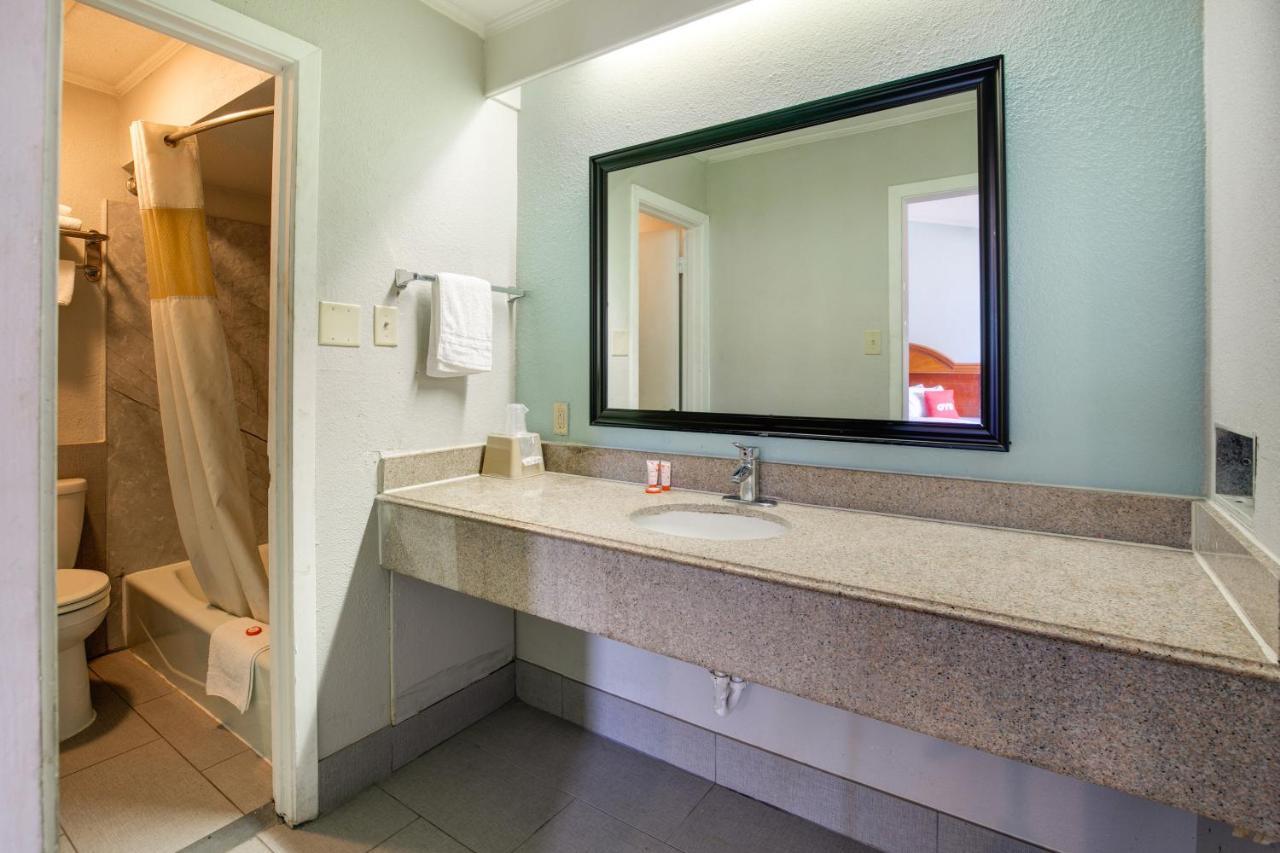 Oyo Hotel Lake Charles La I-10 מראה חיצוני תמונה