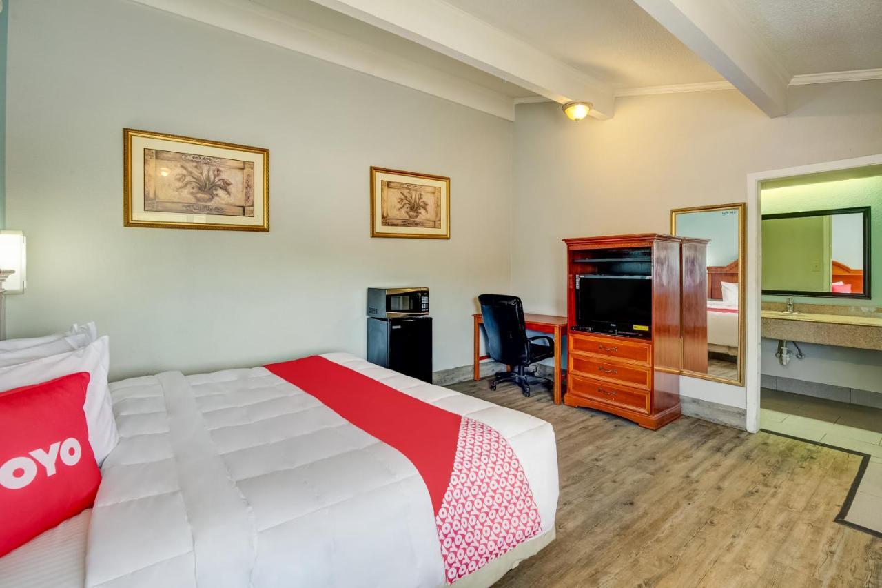 Oyo Hotel Lake Charles La I-10 מראה חיצוני תמונה