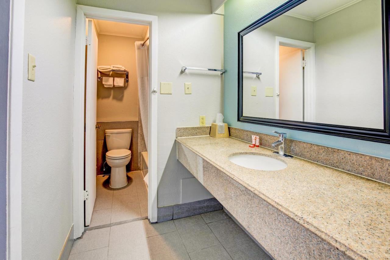 Oyo Hotel Lake Charles La I-10 מראה חיצוני תמונה