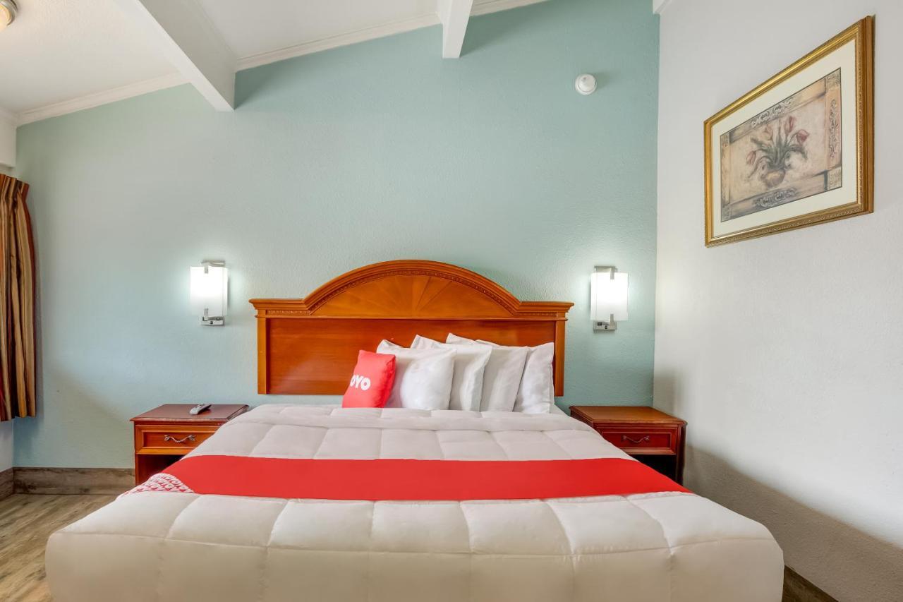 Oyo Hotel Lake Charles La I-10 מראה חיצוני תמונה