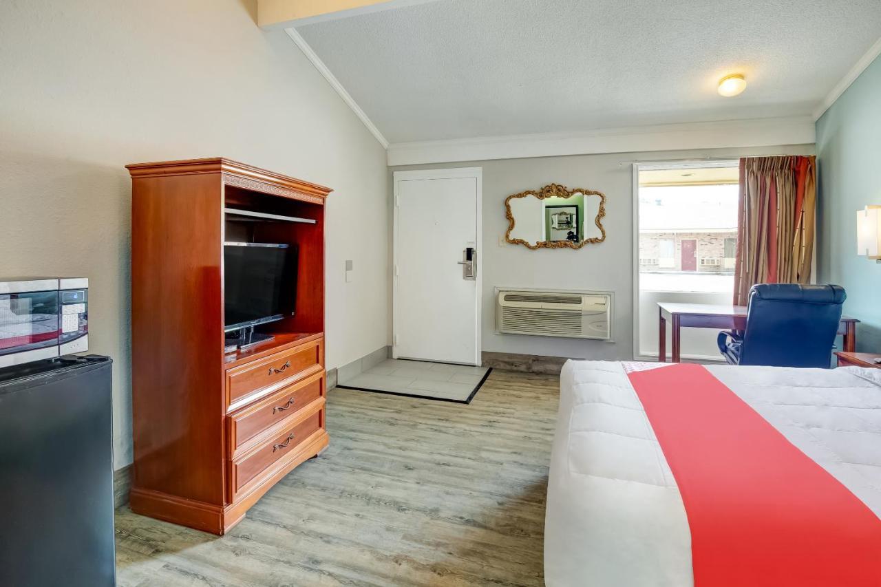 Oyo Hotel Lake Charles La I-10 מראה חיצוני תמונה
