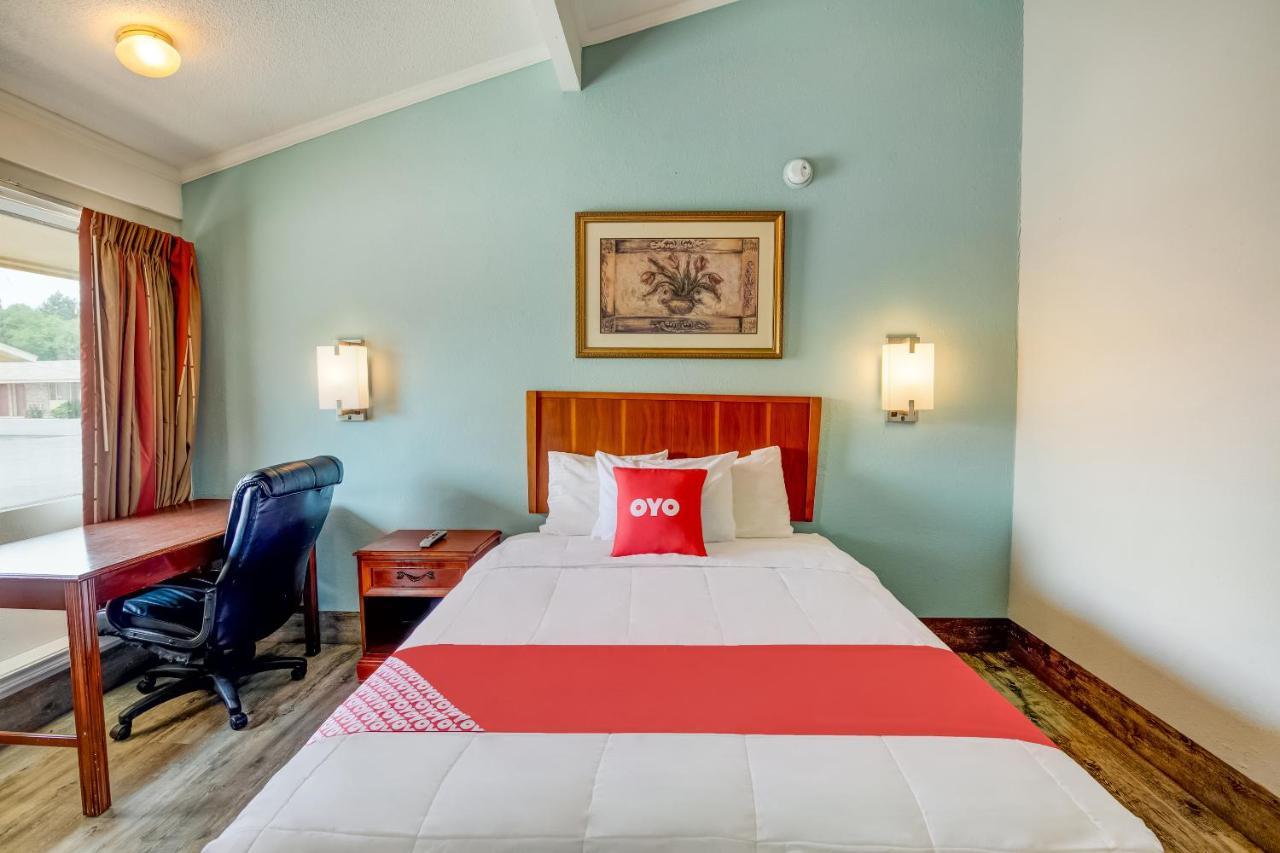 Oyo Hotel Lake Charles La I-10 מראה חיצוני תמונה