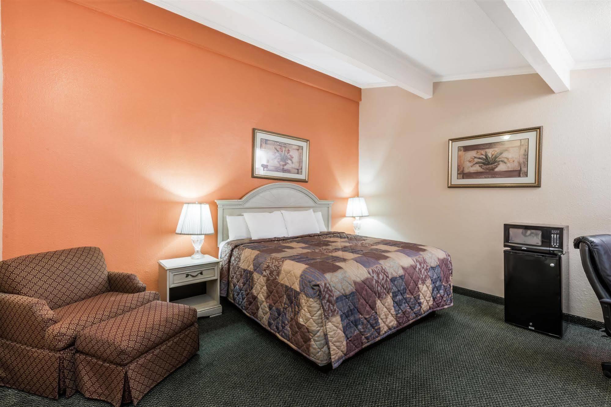 Oyo Hotel Lake Charles La I-10 מראה חיצוני תמונה