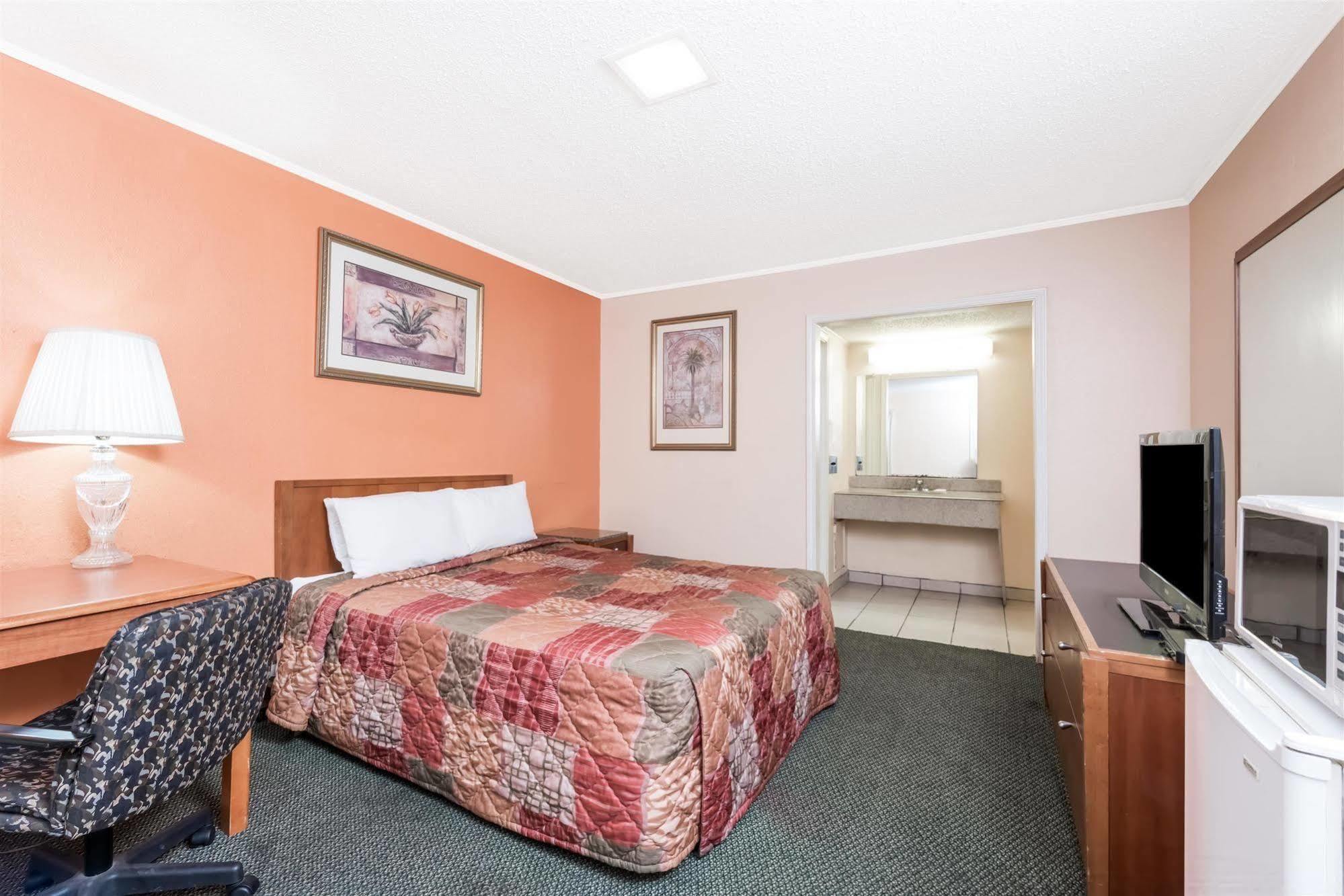 Oyo Hotel Lake Charles La I-10 מראה חיצוני תמונה