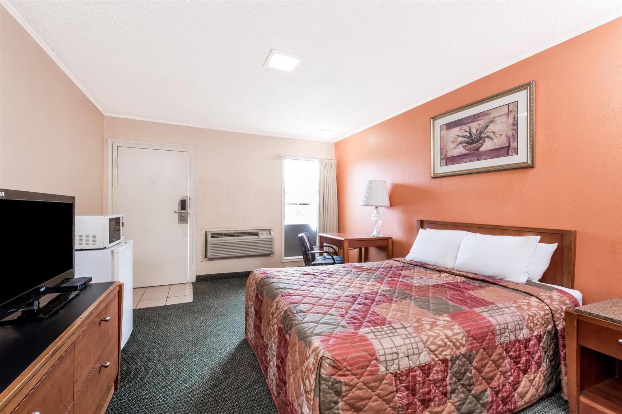 Oyo Hotel Lake Charles La I-10 מראה חיצוני תמונה