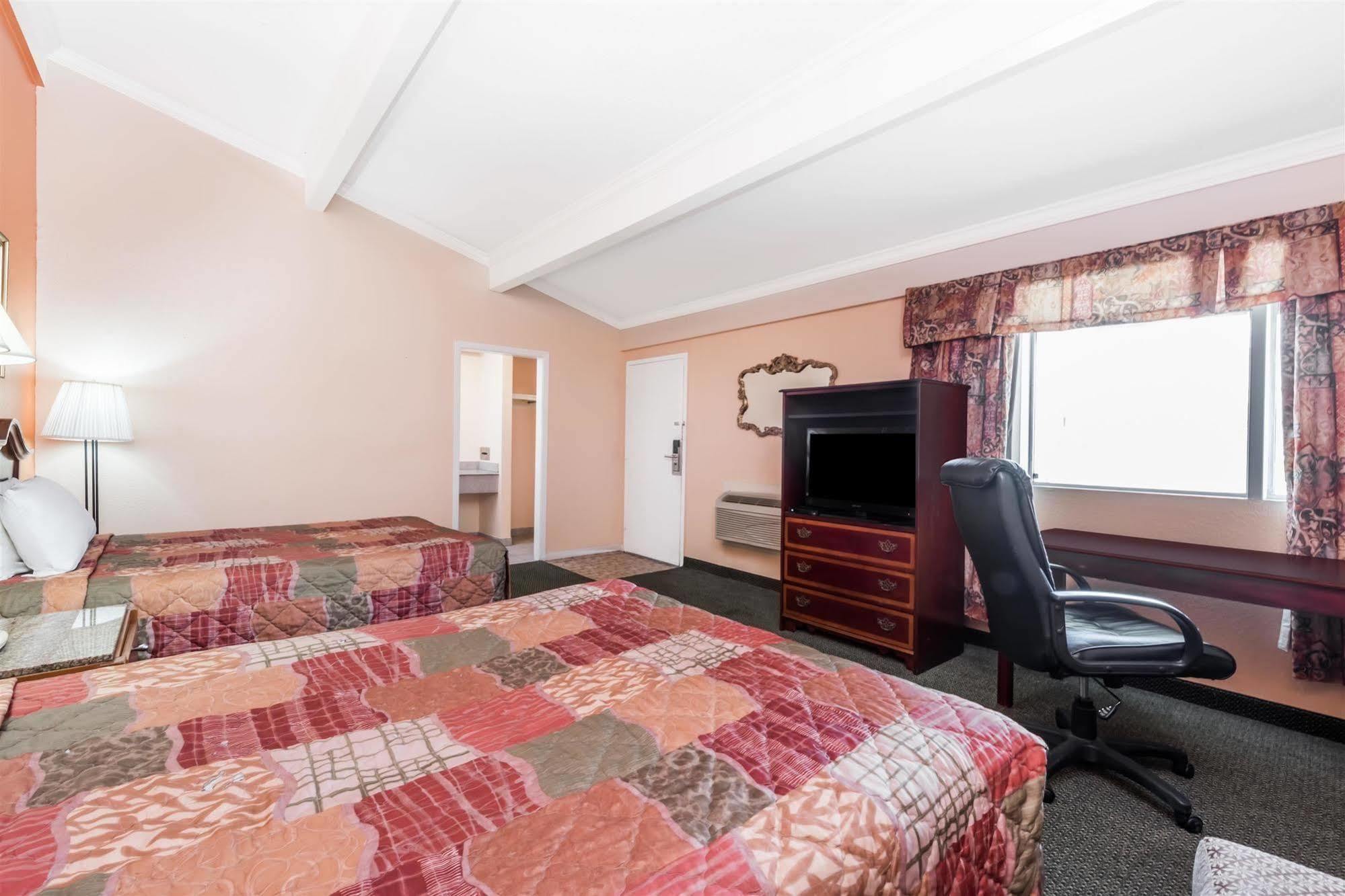 Oyo Hotel Lake Charles La I-10 מראה חיצוני תמונה