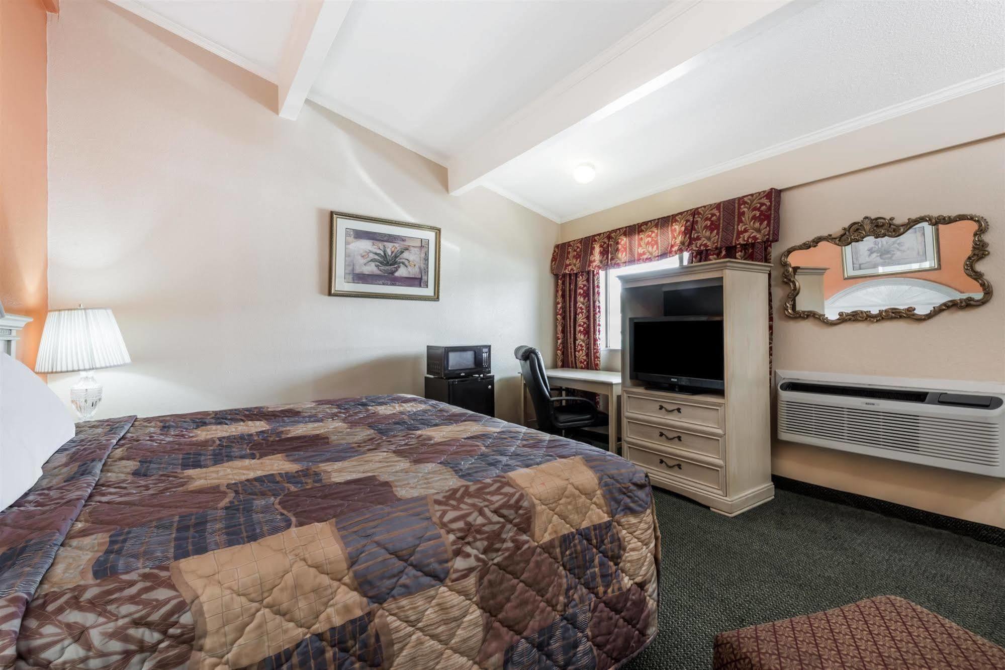 Oyo Hotel Lake Charles La I-10 מראה חיצוני תמונה