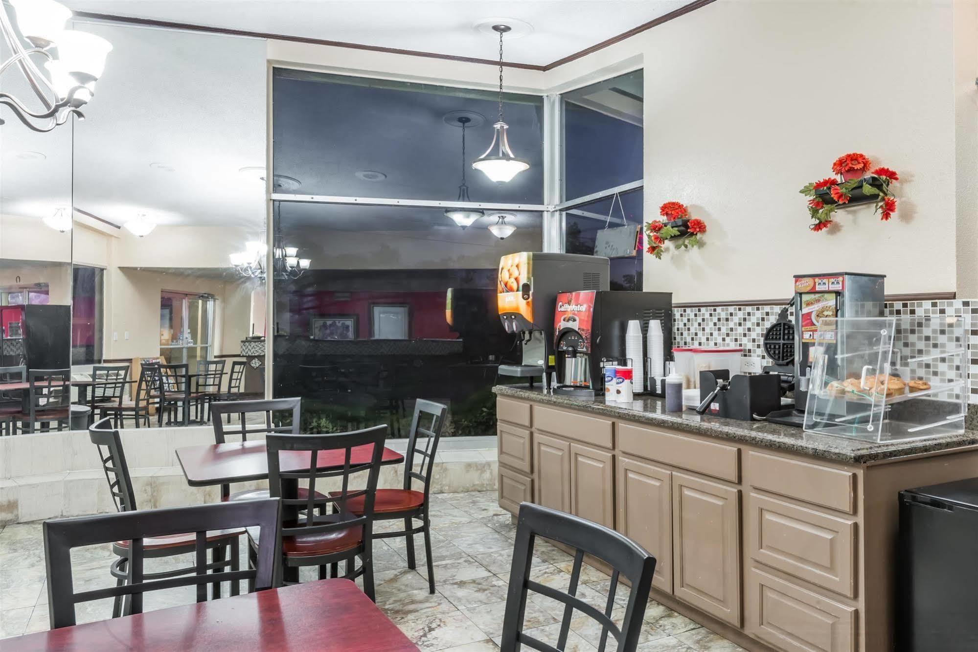 Oyo Hotel Lake Charles La I-10 מראה חיצוני תמונה