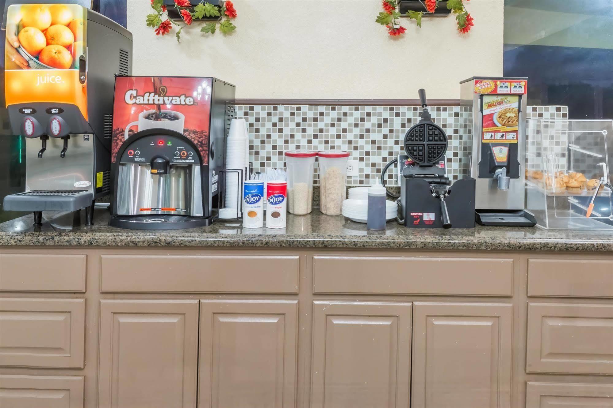 Oyo Hotel Lake Charles La I-10 מראה חיצוני תמונה