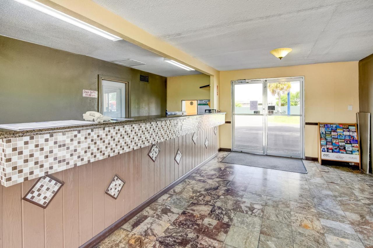 Oyo Hotel Lake Charles La I-10 מראה חיצוני תמונה