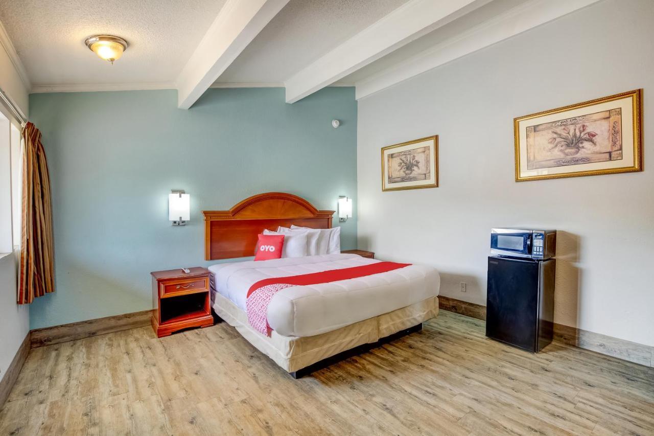 Oyo Hotel Lake Charles La I-10 מראה חיצוני תמונה